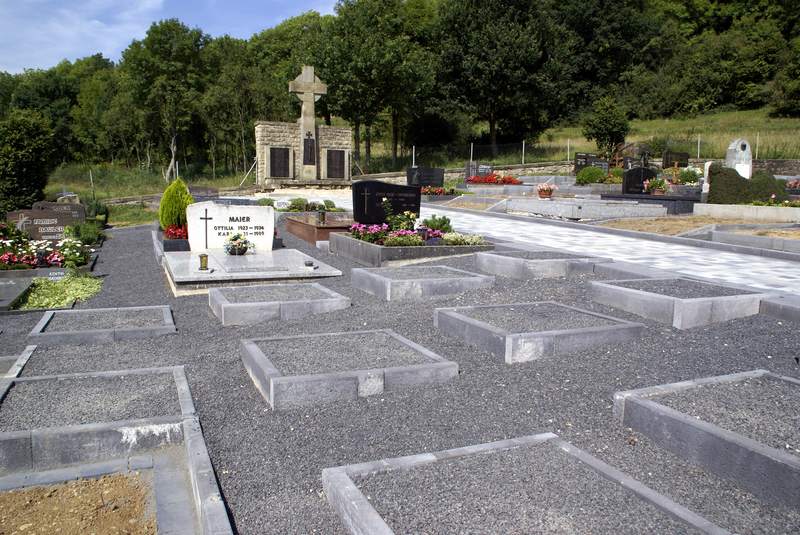 Unser Friedhof wird verschoenert 2008 Bild Nr.017
